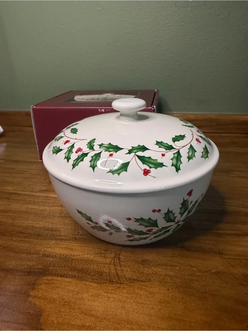 Lenox Holiday Holly Covered Casserole Dish - White, Green, Red